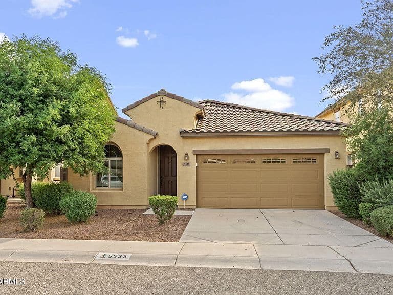 5533 W DESERT HOLLOW Drive photo 1