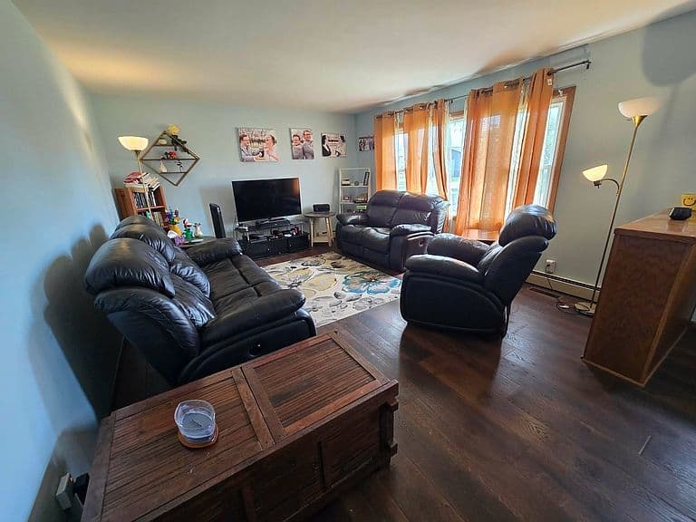 209 S Pine St photo 2
