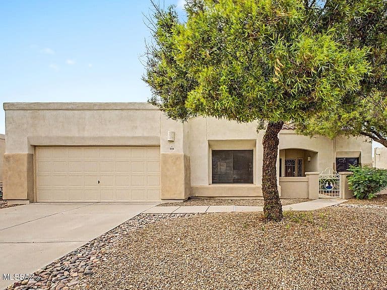 11701 N Pyramid Point Dr photo 1