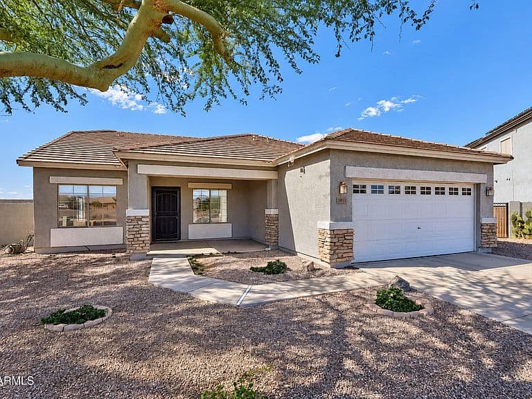 2831 N BANDURA Drive photo 1