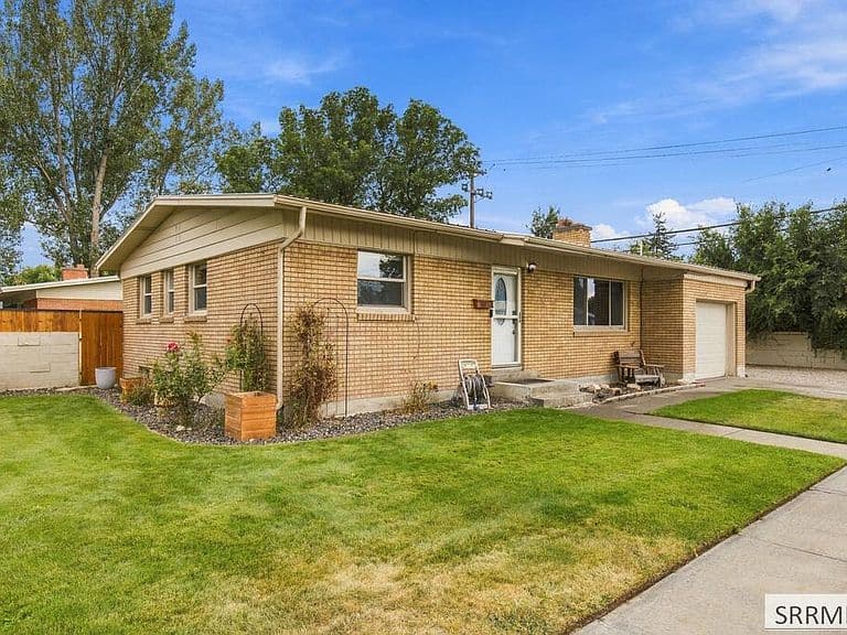 105 W Crowley St photo 2