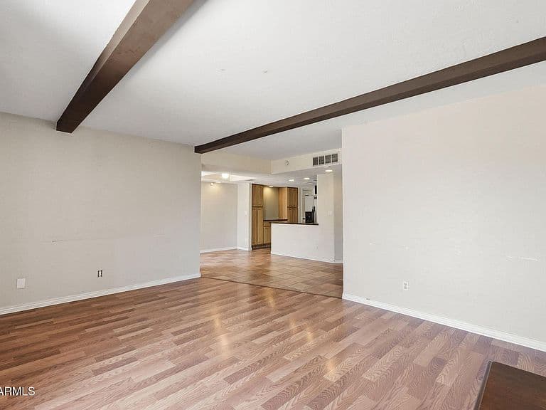 742 E PEPPER Drive photo 4