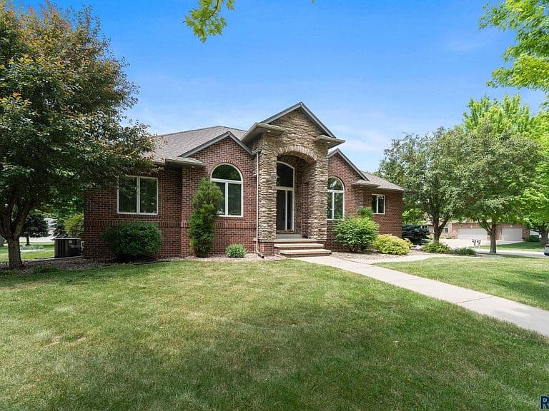 6205 S Pinehurst Ct photo 1
