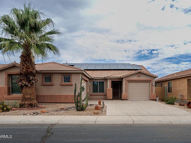 46160 W Dirk Street photo 2
