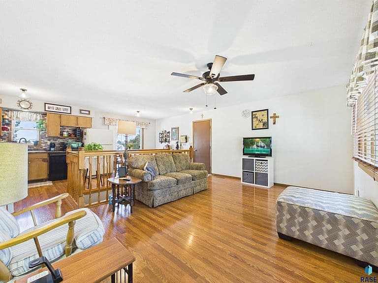 522 Cambridge Dr photo 5