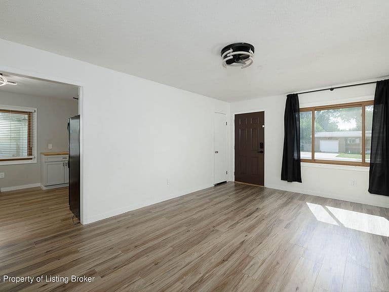 843 Dell Ave photo 5