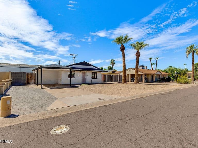 4609 E ALMERIA Road photo 5