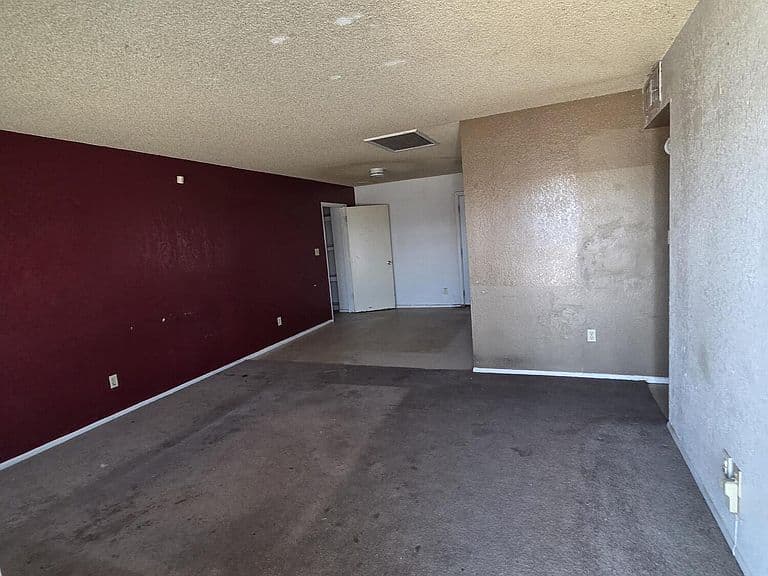3321 W GROVERS Avenue photo 2