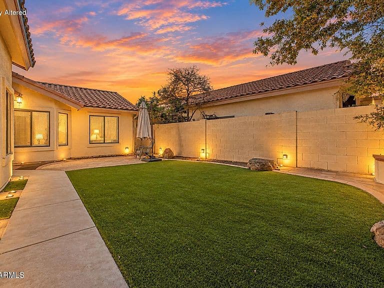 11010 W CRIMSON Lane photo 2