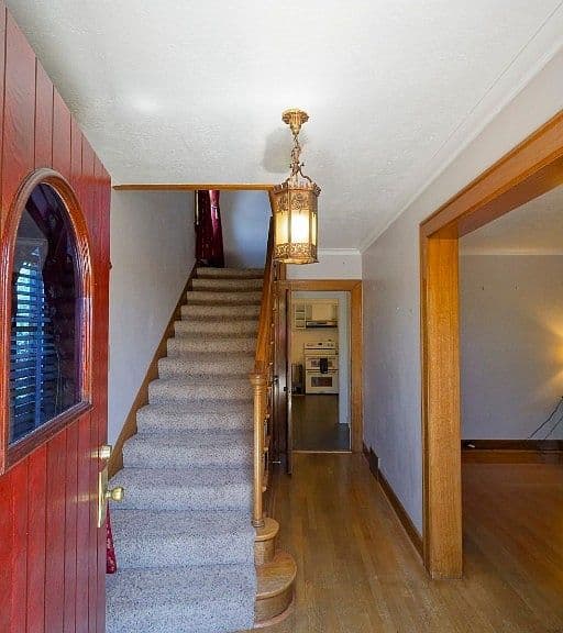 1201 W Gold St photo 3