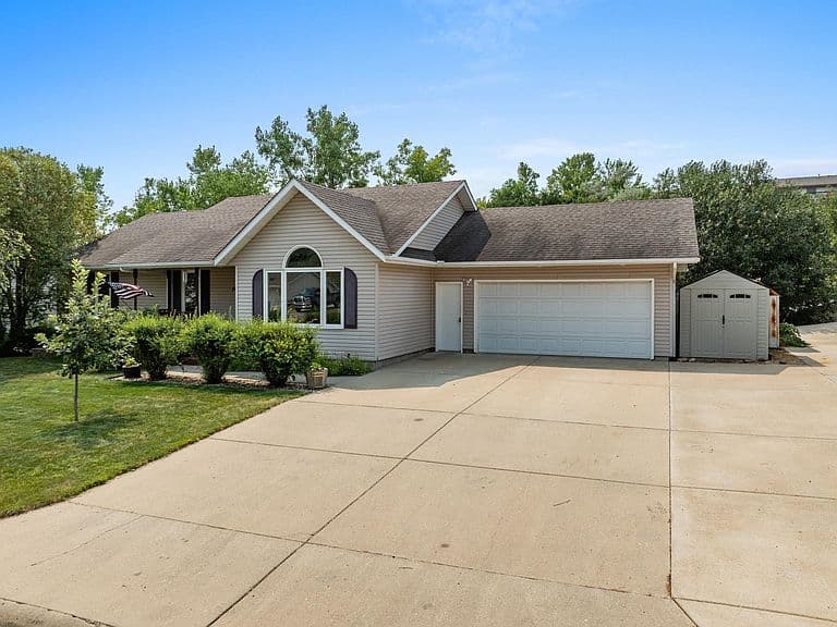 1405 Golden Valley Ln photo 1