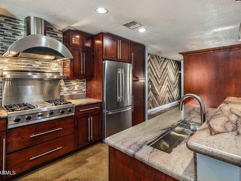 852 W CARIBBEAN Lane photo 1