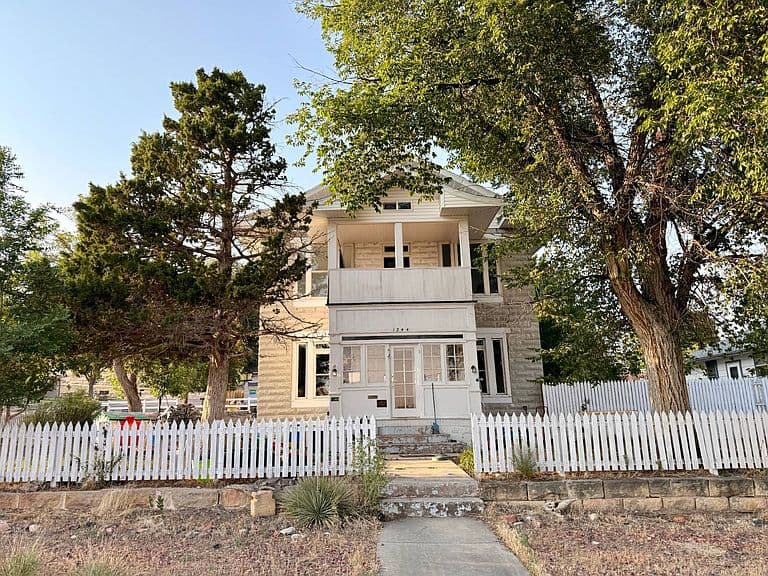 1344 Broadway St photo 2