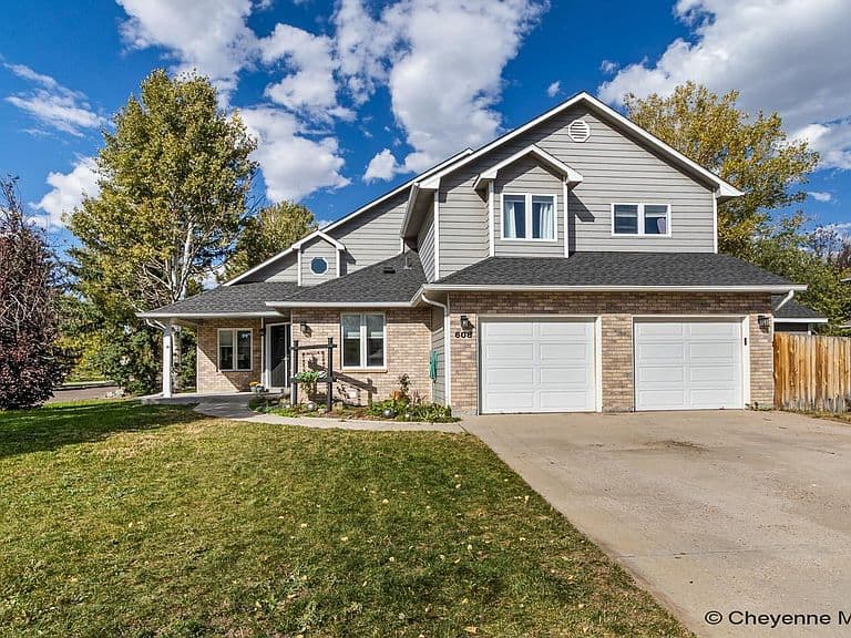 608 Rodeo Ave photo 2