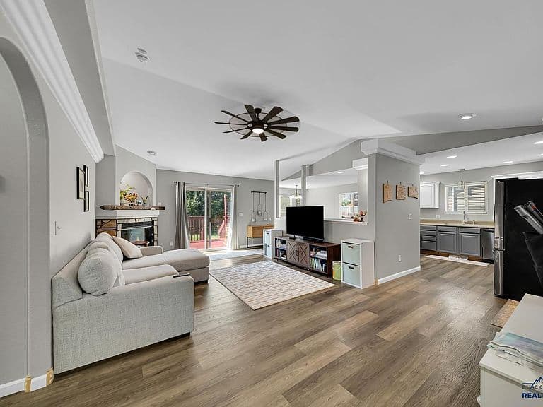 10115 Laramie Ln photo 2