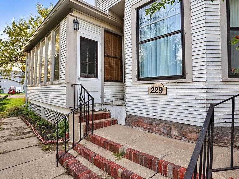 229 E 4th Ave photo 4
