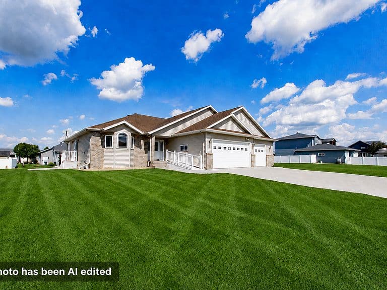 1106 Southwood Dr photo 1