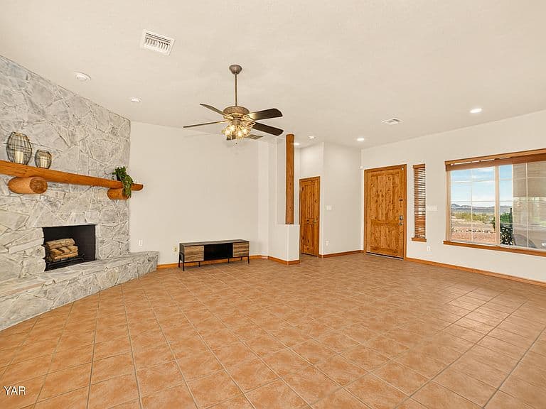 29827 E Mountain View Ave photo 5