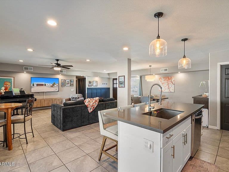 3020 E LARKSPUR Drive photo 4