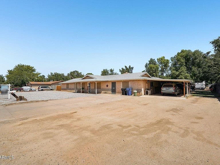 10520 W MULBERRY Drive photo 3