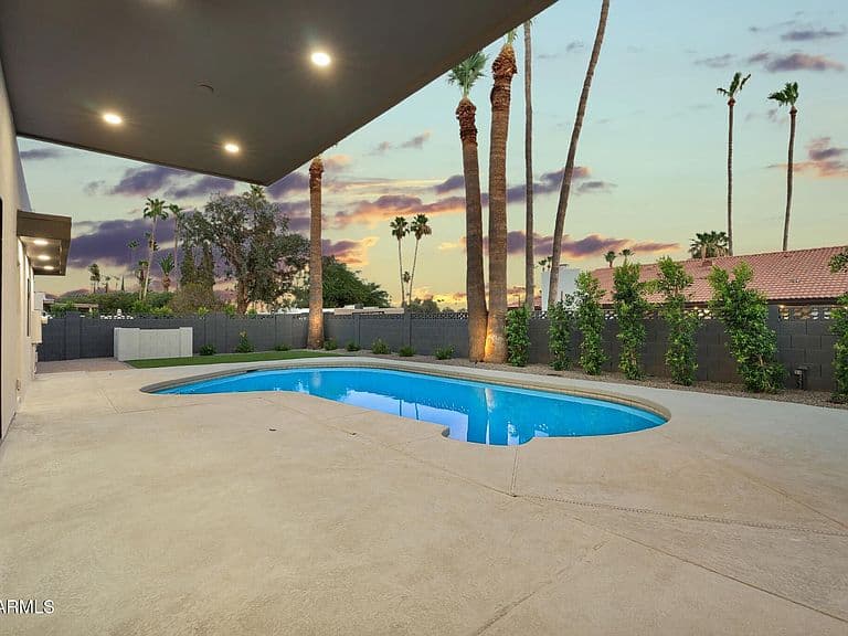 6547 E Thunderbird Road photo 4