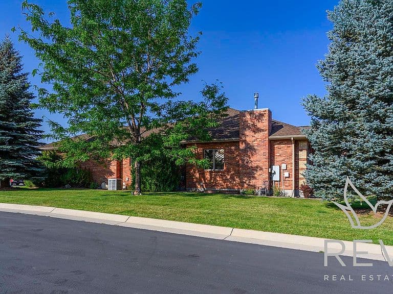 2332 Pioneer Ave photo 3