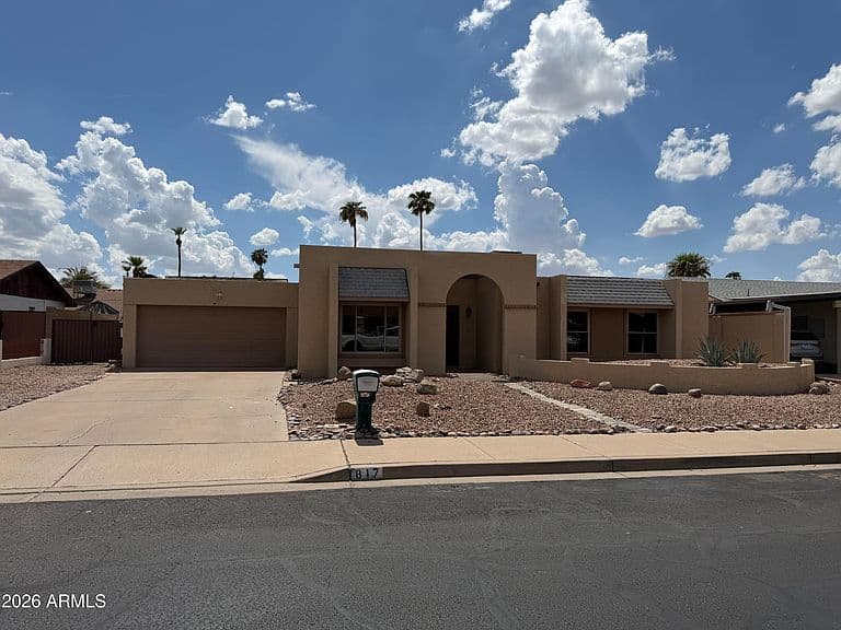 817 W ISABELLA Avenue photo 1