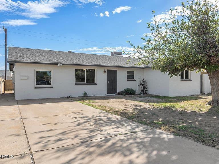 7935 W EARLL Drive photo 1