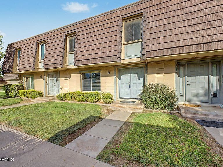 3330 S ELM Street photo 3