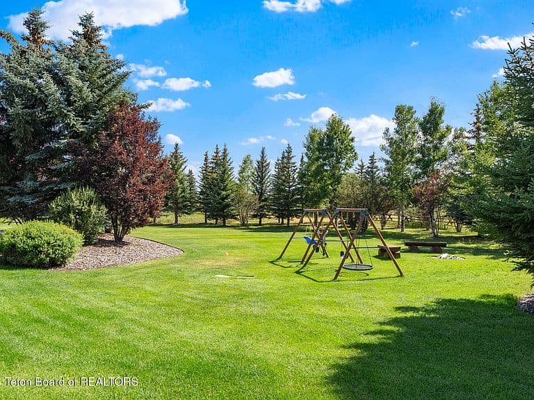 135 Huckleberry Dr photo 5