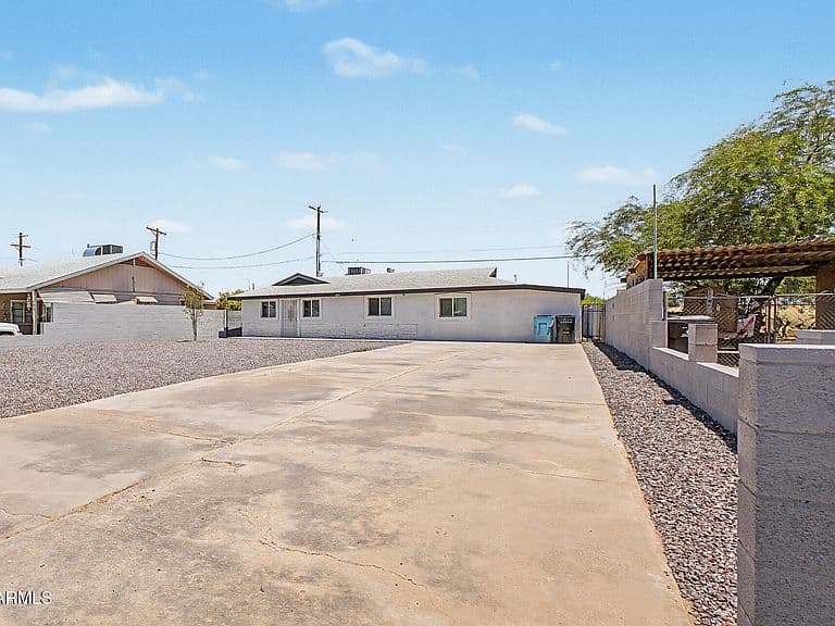 4805 S 35TH Drive photo 4