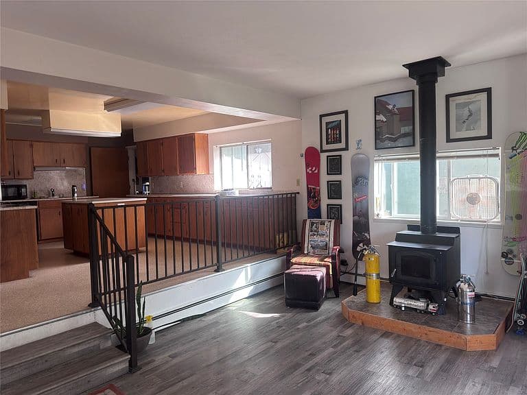 114 Erie Ave photo 3