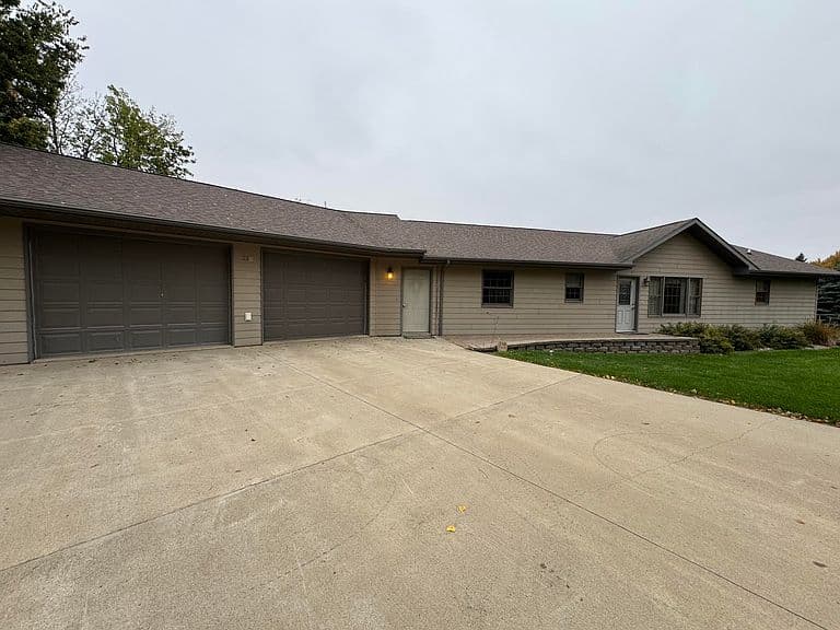 330 N Lake Blvd photo 1