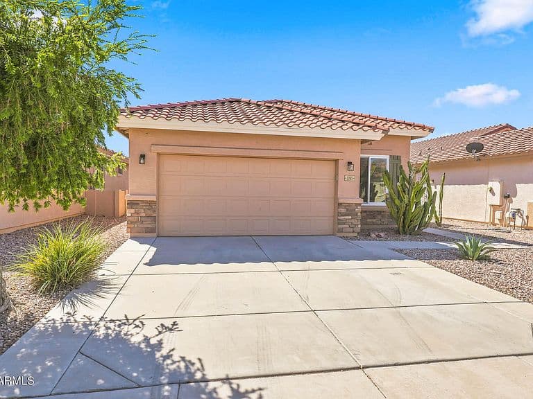 22915 W ARROW Drive photo 2
