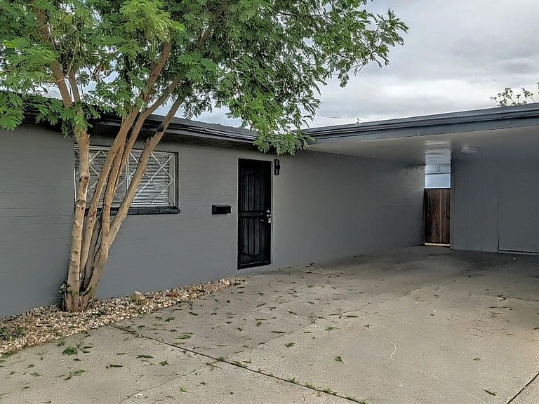 3208 W WILLOW Avenue photo 2