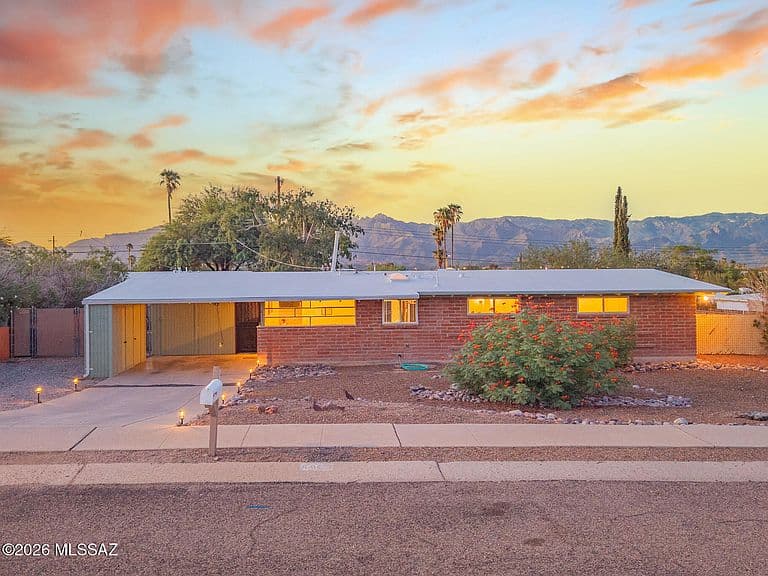 6965 E Luana Dr photo 1