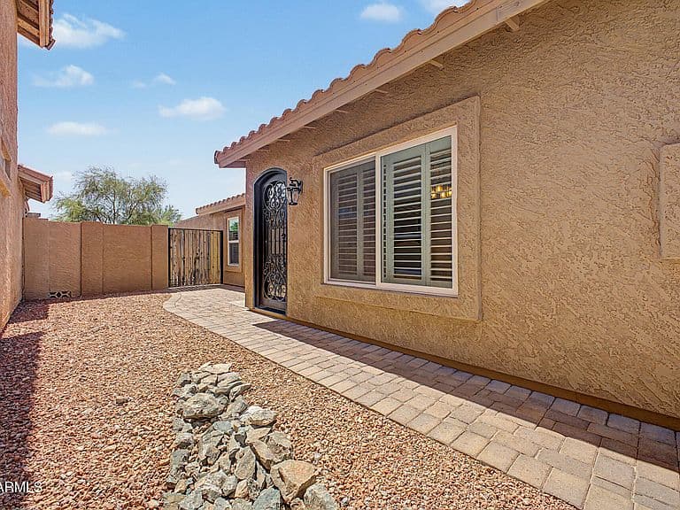 2919 E WOODLAND Drive photo 4