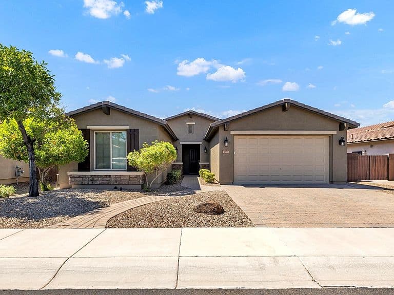 189 W HACKBERRY Avenue photo 1