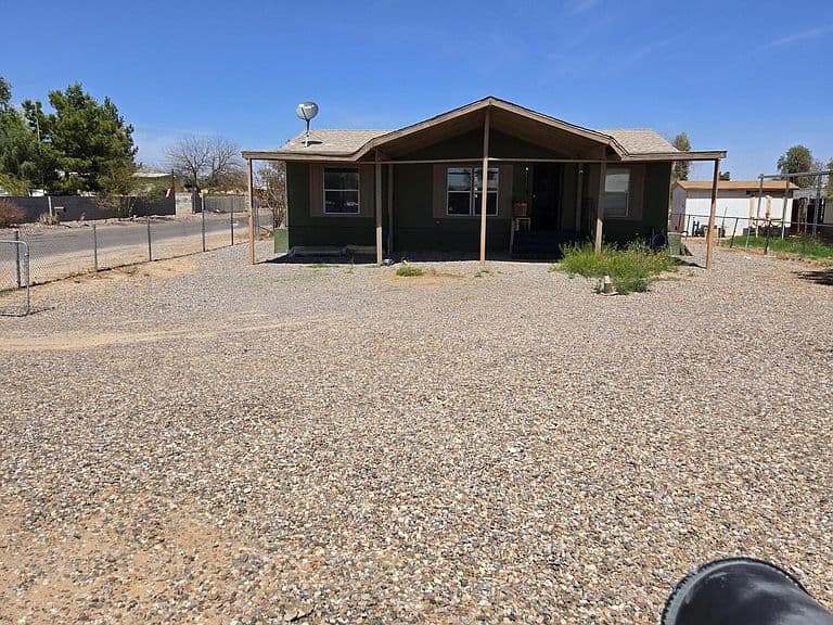 19122 W SUSAN Avenue photo 2