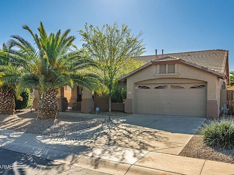 43229 W HILLMAN Drive photo 1