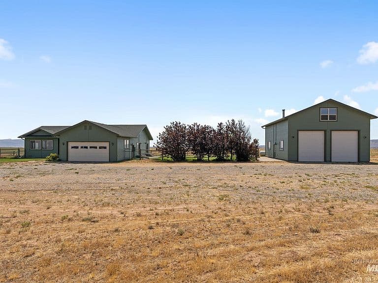 820 W Magic Rd photo 1