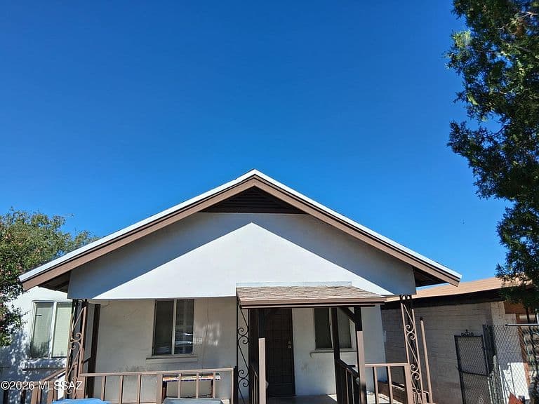 625 N Sierra Ave photo 1