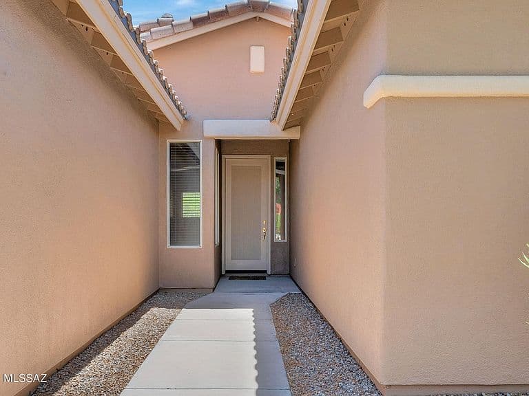 4058 N Sunset Cliff Pl photo 3