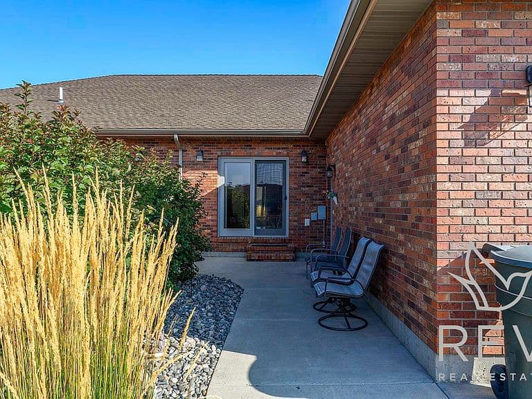 2332 Pioneer Ave photo 4