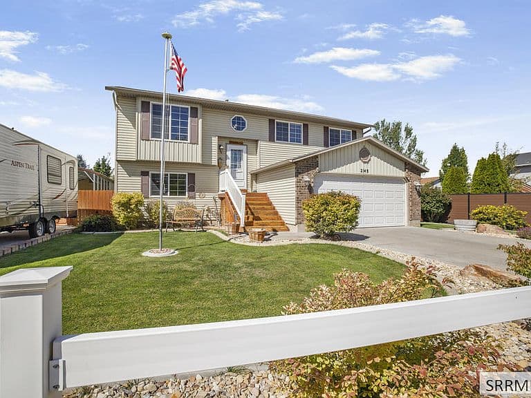 2148 Dakota Ln photo 2