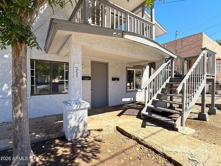 211 S LATHAM Boulevard photo 3