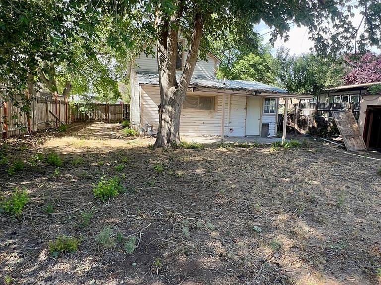405 E Avenue B photo 4