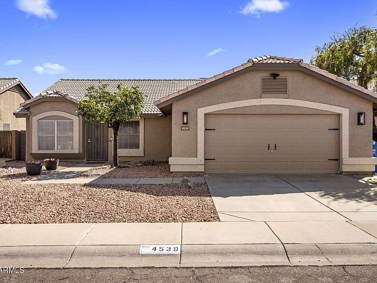 4539 E St John Road photo 1