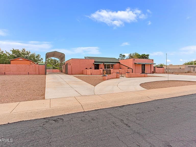 1965 E PICCADILLY Drive photo 2