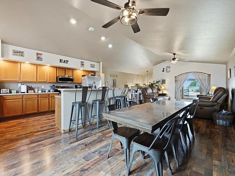 1301 Hilltop Cir photo 5